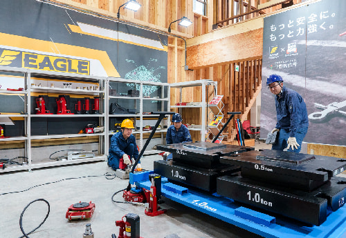 油圧機器事業の製品群を揃え、実機体験や現場レベルでのきめ細かな打合せができる神明事業所（足立区）